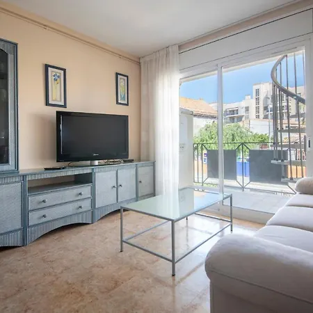 R129 Con Terraza Y Piscina Comunitaria Cerca De La Playa